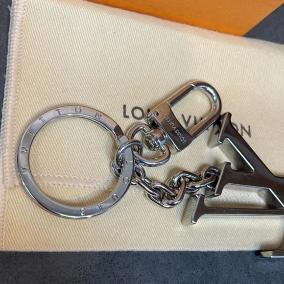 Louis Vuitton Silver Key Holder/ Gorgeous 😍